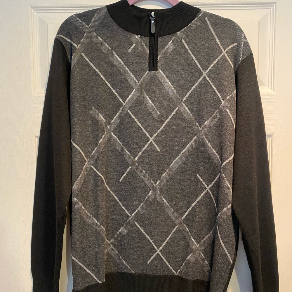 1/4 zip men’s size M worn once. 9/10